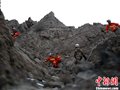 新疆三驴友被困悬崖5小时平安脱险(图)