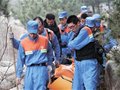 驴友爬山扭伤 18人登山救援