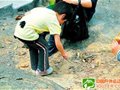 广州驴友带孩子登山捡垃圾宣传环保