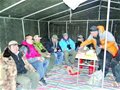 登山队完成中间营地徒步训练(组图)