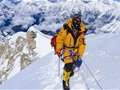 女业余登山者罗静 成功登顶马卡鲁峰
