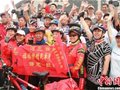 河北保定老人万里单骑奔珠峰 200驴友送行