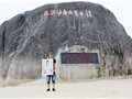 小伙带女友遗像千里骑行至海南天涯海角