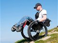 英国男子欲坐轮椅环球旅行30000英里壮烈启程