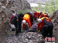 新疆21名徒步登山者遇山洪1人落水遇难
