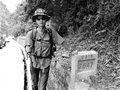 青年33天徒步行走川藏线到达拉萨