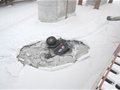 2名游客自驾游坠入松花江跳车逃生